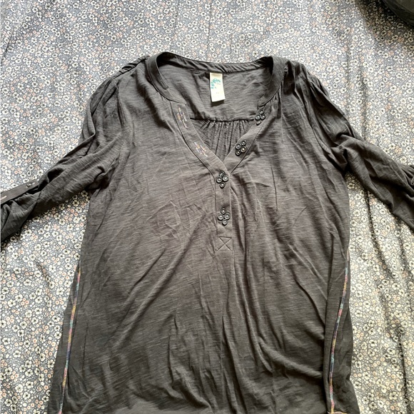 The cutest details on this comfy Anthro shirt. - Picture 1 of 4